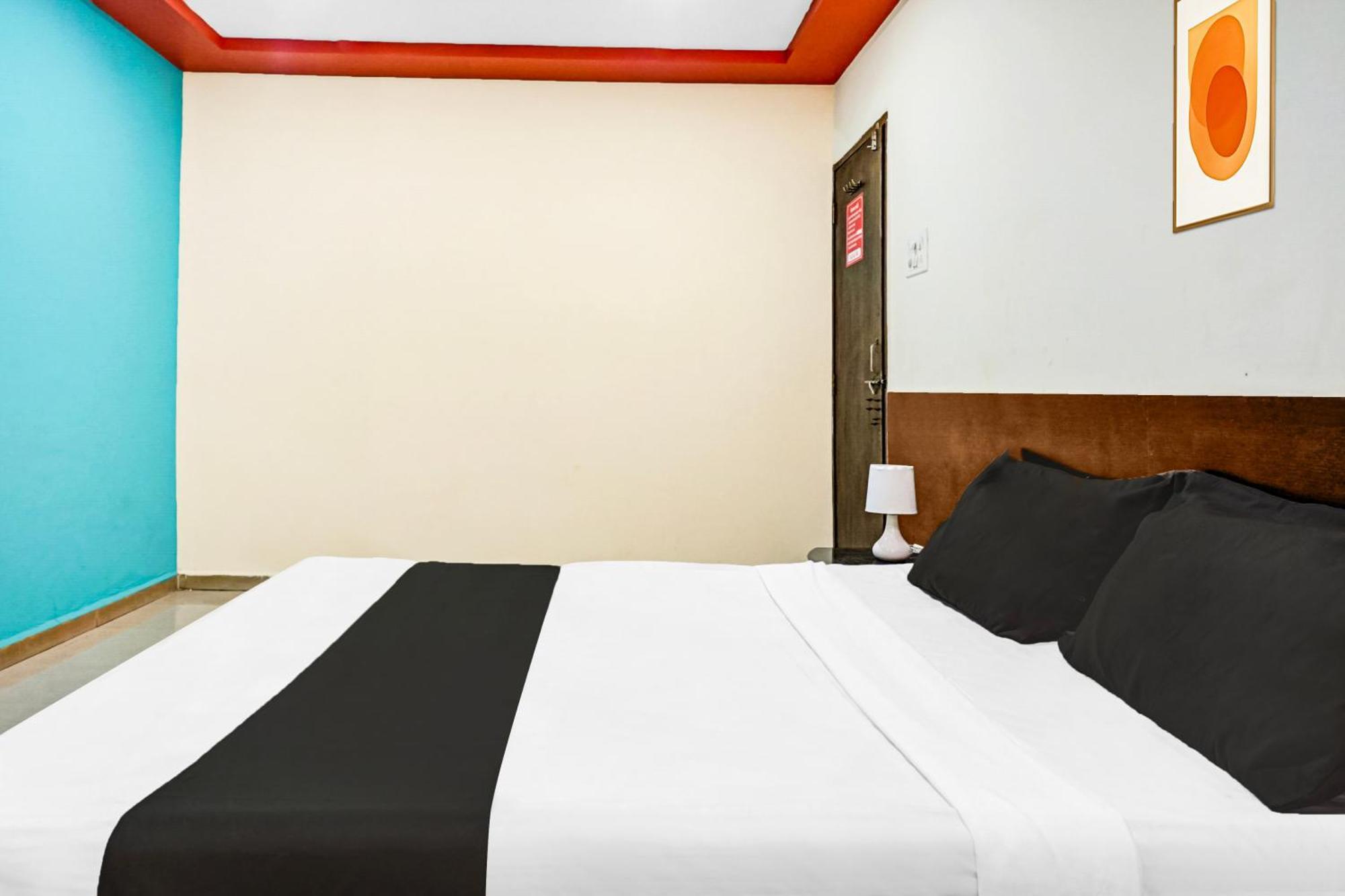 Hotel O Royal Lodge Koregaon Екстериор снимка