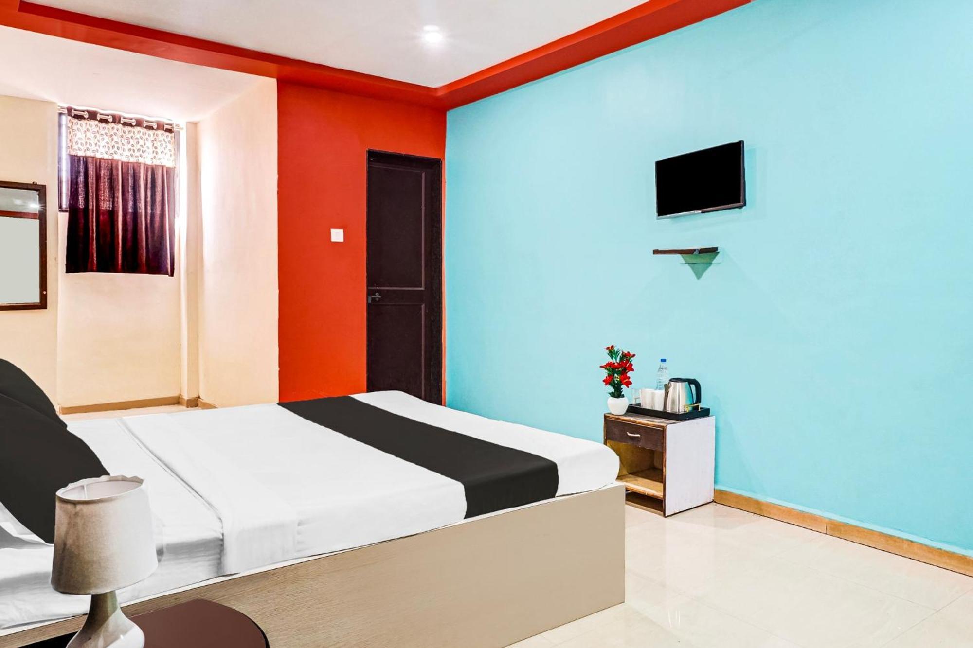 Hotel O Royal Lodge Koregaon Екстериор снимка