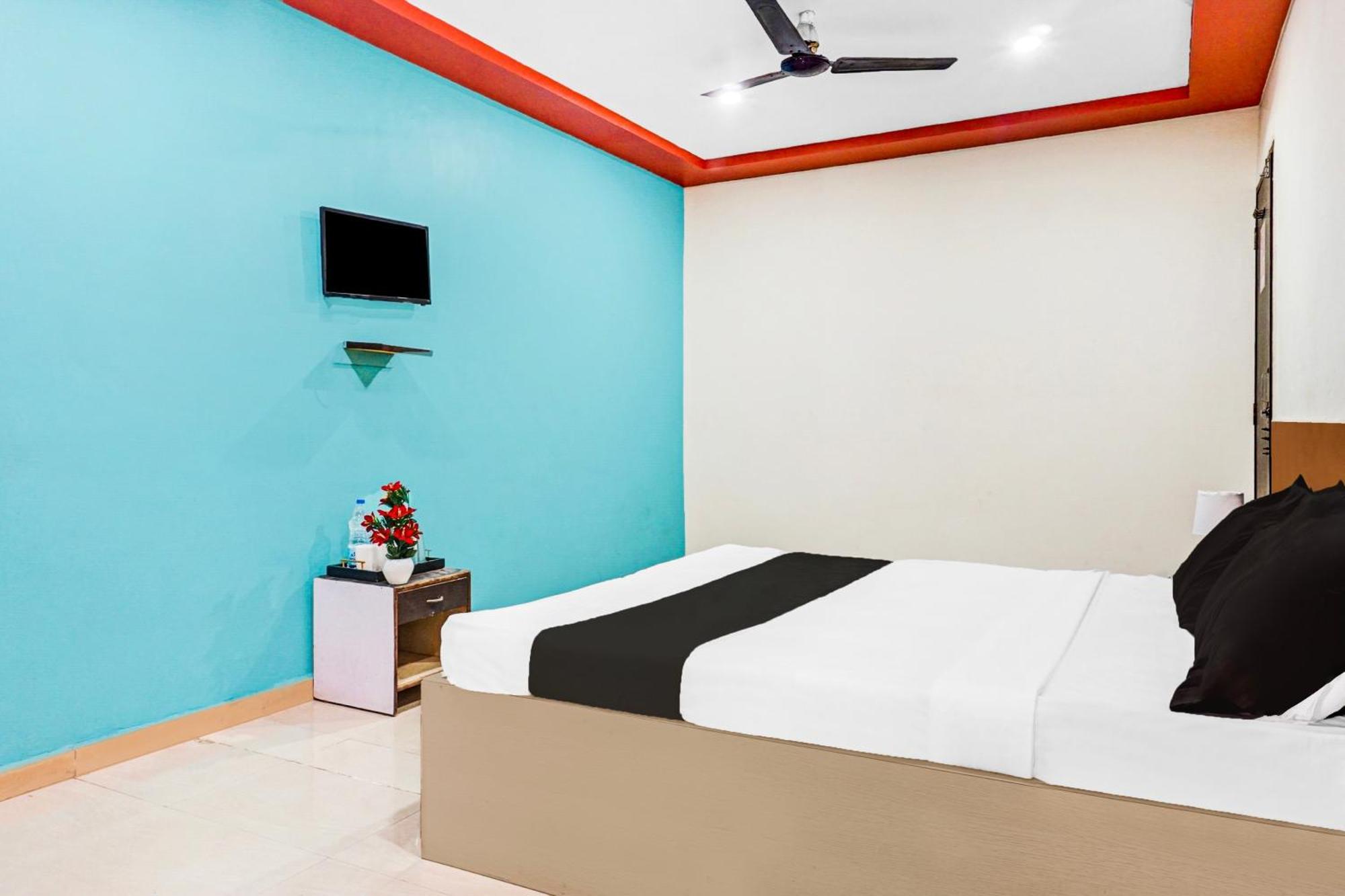 Hotel O Royal Lodge Koregaon Екстериор снимка