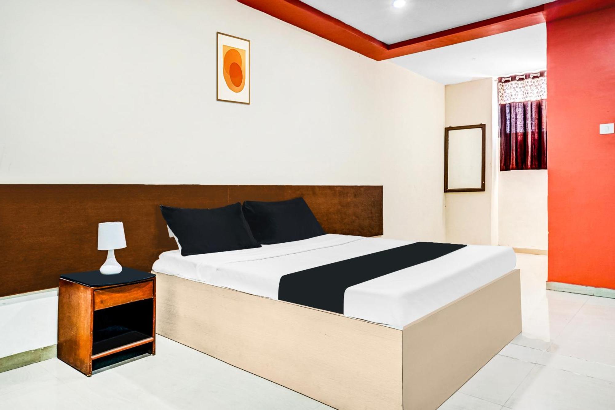 Hotel O Royal Lodge Koregaon Екстериор снимка