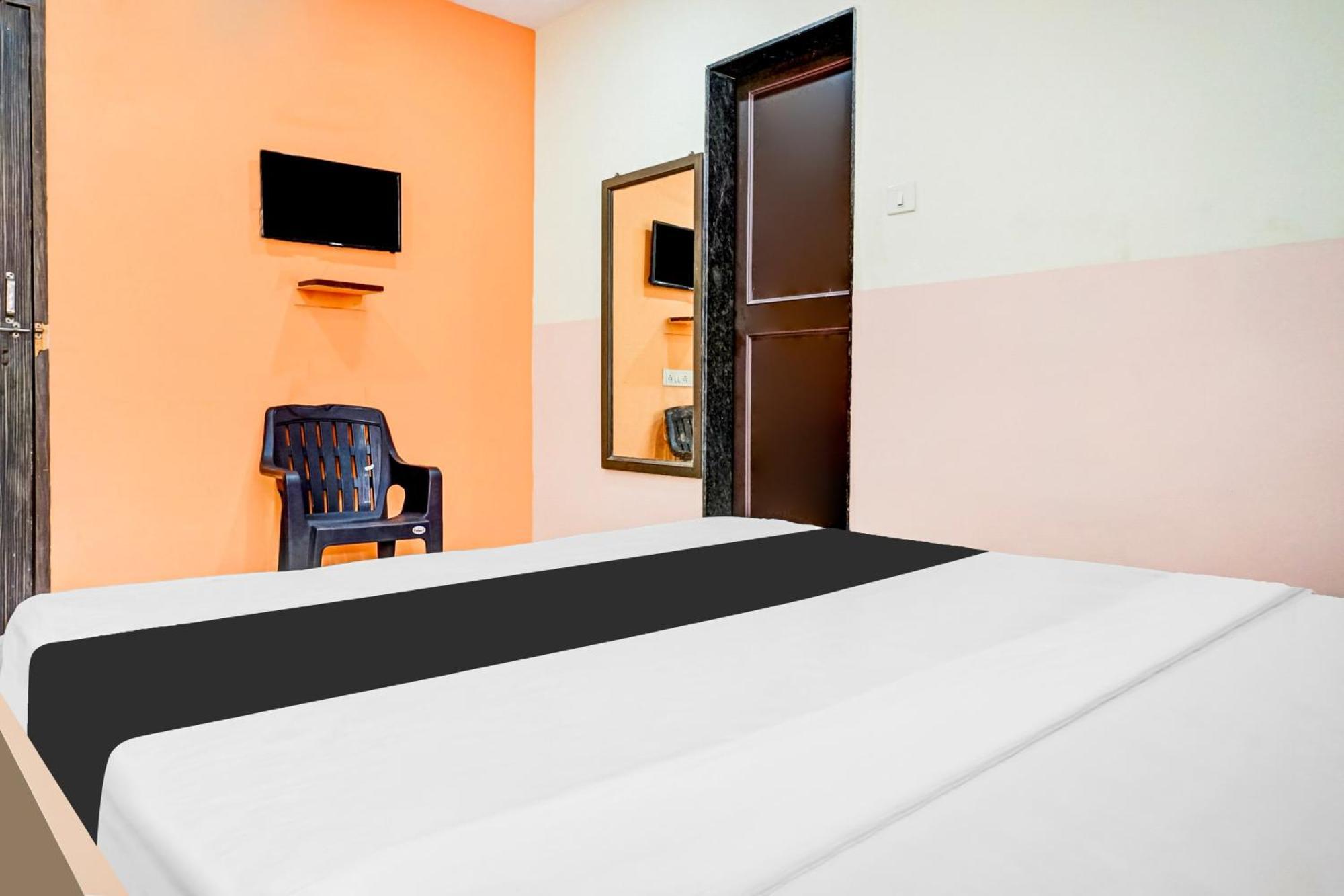 Hotel O Royal Lodge Koregaon Екстериор снимка