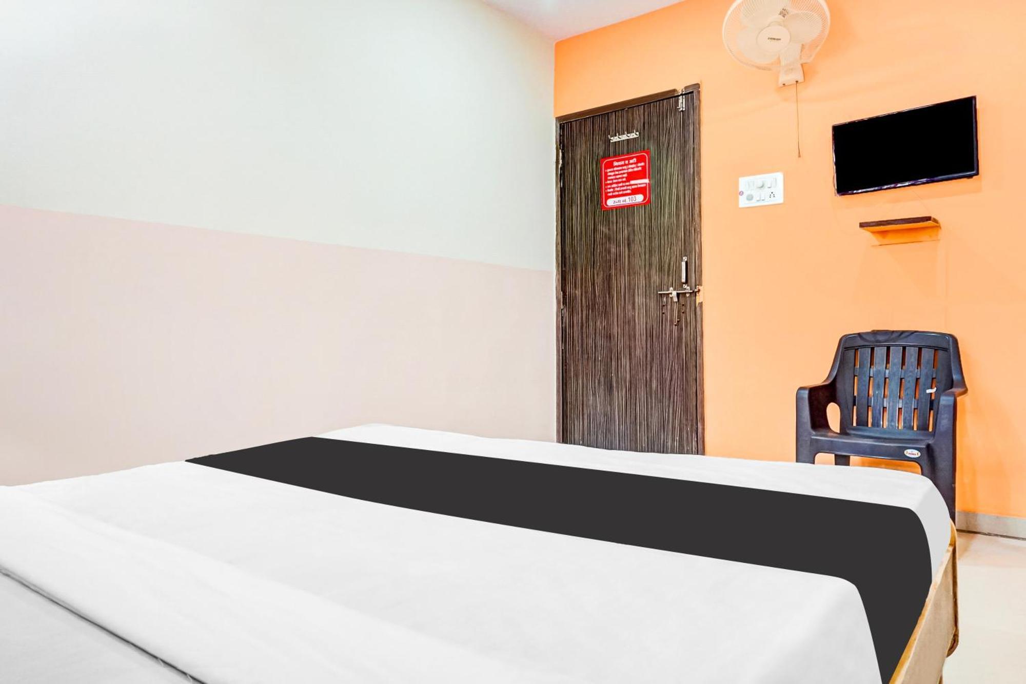 Hotel O Royal Lodge Koregaon Екстериор снимка